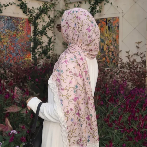 Muslim Women Light Pink Floral Print Hijab Scarf White Lace Edge Chiffon Breathable Headscarf Elegant Islamic Head Wrap