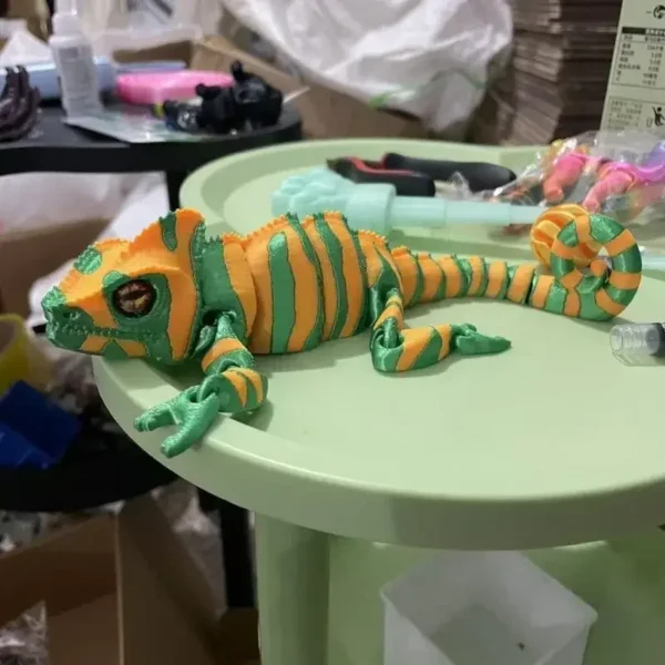S2fe81672c699408bb315cd8a3da1e58cw.webp 3D Printed Chameleon Dragon Toy – Flexible Multi-Joint Articulated Figure